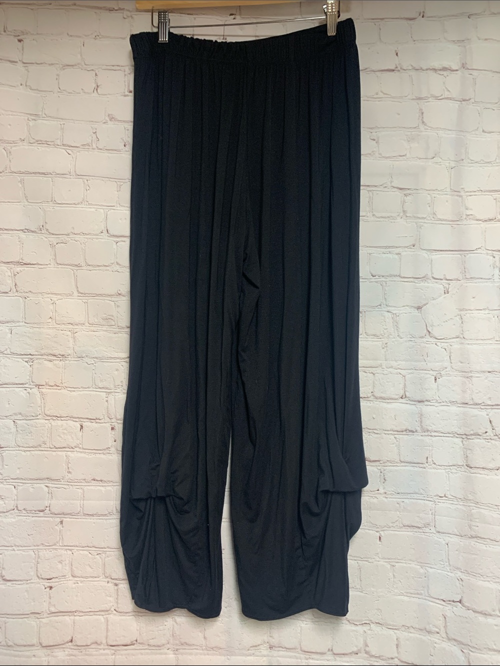 Comfy USA Black Artistic Crop Pants Size M